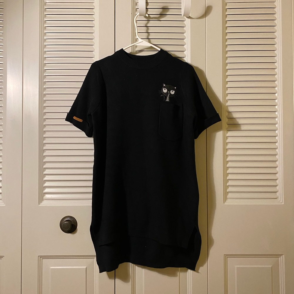 Short-sleeve black sweater